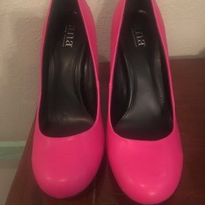 Hot pink round toe pumps BRAND NEW never worn